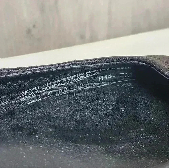 Tory Burch Round Toe Black Leather Ballet Flats Gold Emblem size 7 women's - Picture 13 of 13